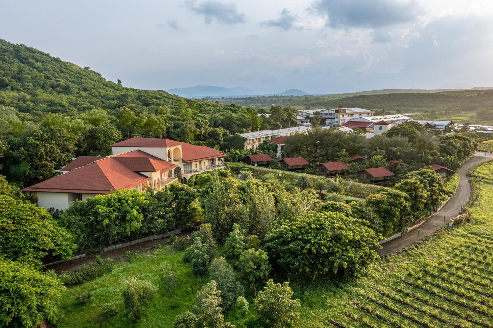 The Source At Sula Hotell Nashik Exteriör bild